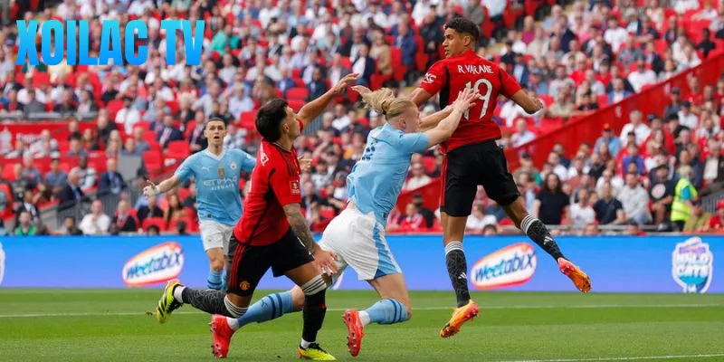 Tìm hiểu lý do MU muốn thay Dalot và Shaw